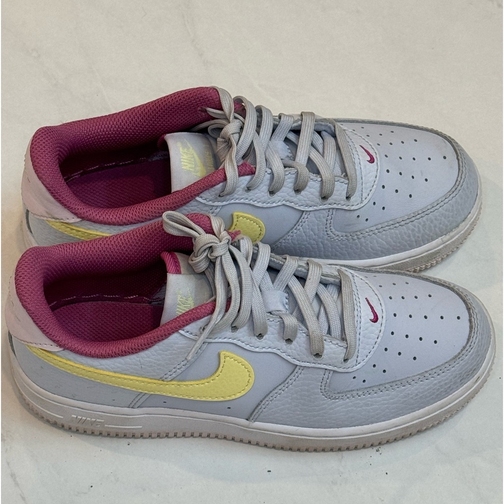 Nike Air Force 1 LV8 Big Kids' Shoes. Football Grey/Citron/Fuchsia. Size 2Y Boys